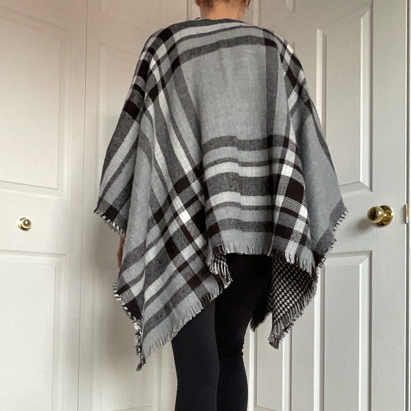 🆕 Gray/Black Reversible Checkered Fleece Shawl - Picture 3 of 11